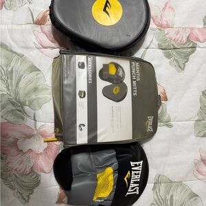 Everlast Black and Yellow Training Mitts